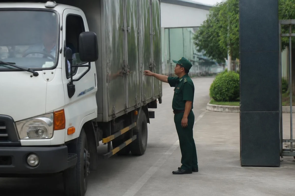 Bảo vệ nhà máy, kho bãi